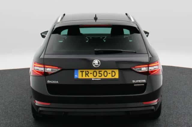 Škoda Superb (2018) thumbnail 6