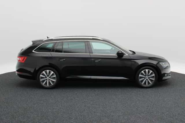 Škoda Superb (2018) thumbnail 7
