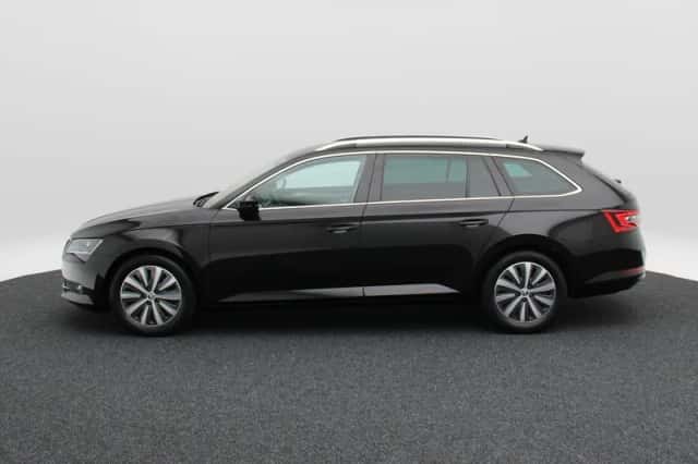 Škoda Superb (2018) thumbnail 9