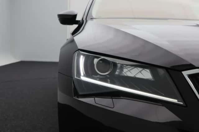 Škoda Superb (2018) thumbnail 10