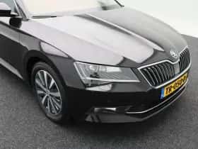 Škoda Superb (2018) thumbnail 10