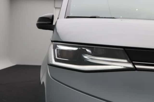 Volkswagen Multivan (2024) thumbnail 11