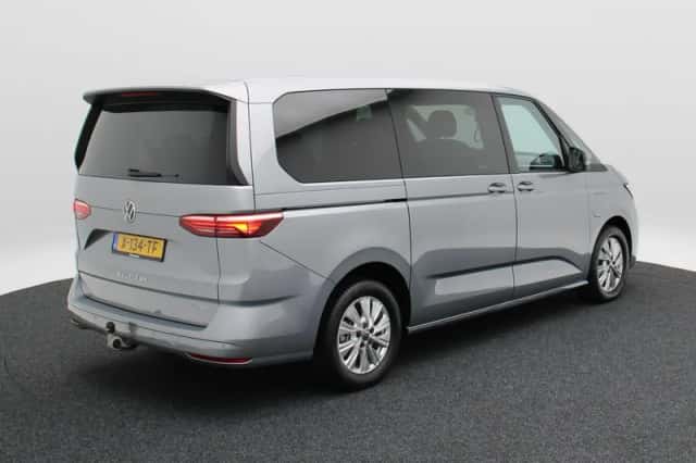 Volkswagen Multivan (2024) thumbnail 3
