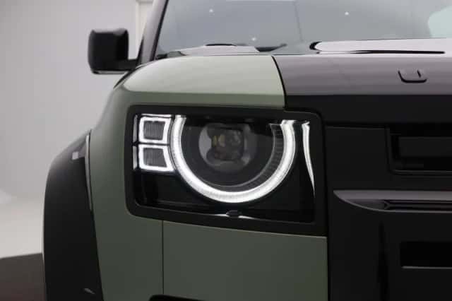 Land Rover Defender (2024) thumbnail 11