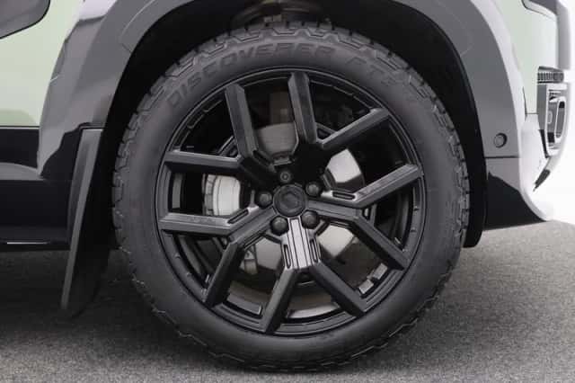 Land Rover Defender (2024) thumbnail 15
