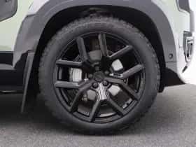 Land Rover Defender (2024) thumbnail 15