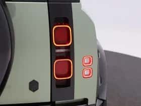 Land Rover Defender (2024) thumbnail 16