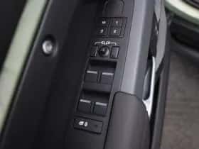 Land Rover Defender (2024) thumbnail 27