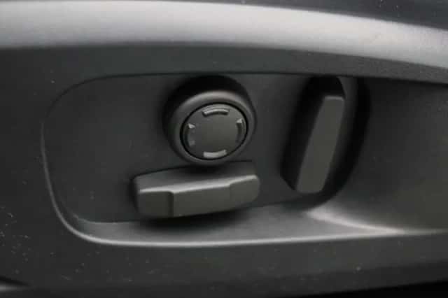 Land Rover Defender (2024) thumbnail 30