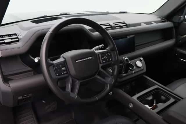 Land Rover Defender (2024) thumbnail 4