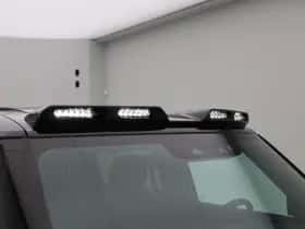 Land Rover Defender (2024) thumbnail 32