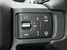 Land Rover Defender (2024) thumbnail 35