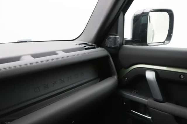 Land Rover Defender (2024) thumbnail 47