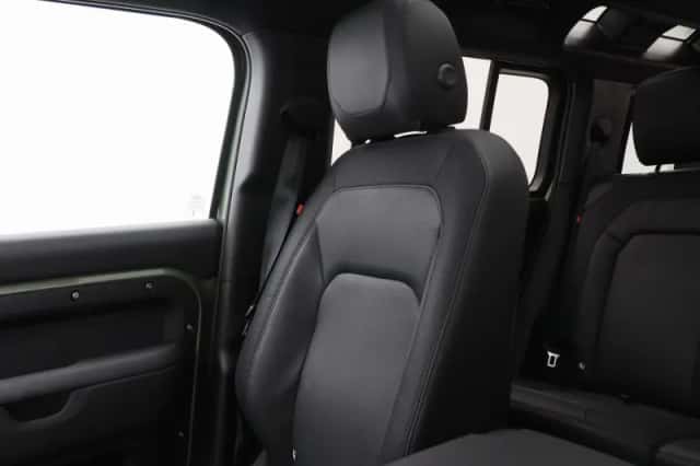 Land Rover Defender (2024) thumbnail 49
