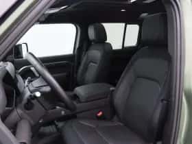 Land Rover Defender (2024) thumbnail 6