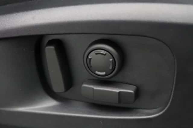 Land Rover Defender (2024) thumbnail 56