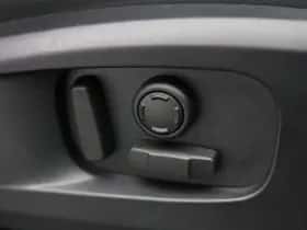Land Rover Defender (2024) thumbnail 56
