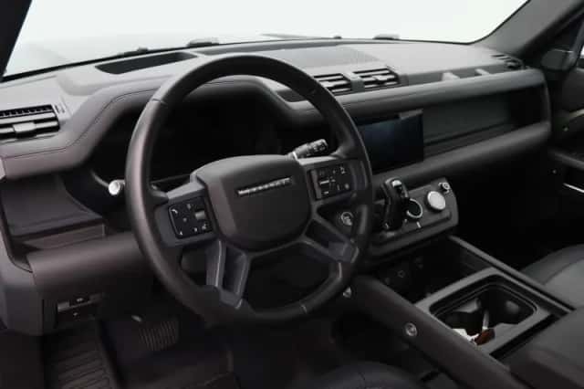 Land Rover Defender (2024) thumbnail 4