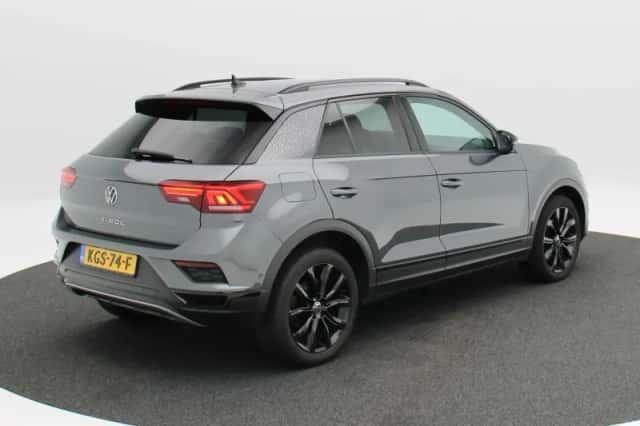 Volkswagen T-Roc (2022) thumbnail 2