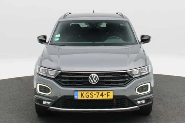 Volkswagen T-Roc (2022) thumbnail 3