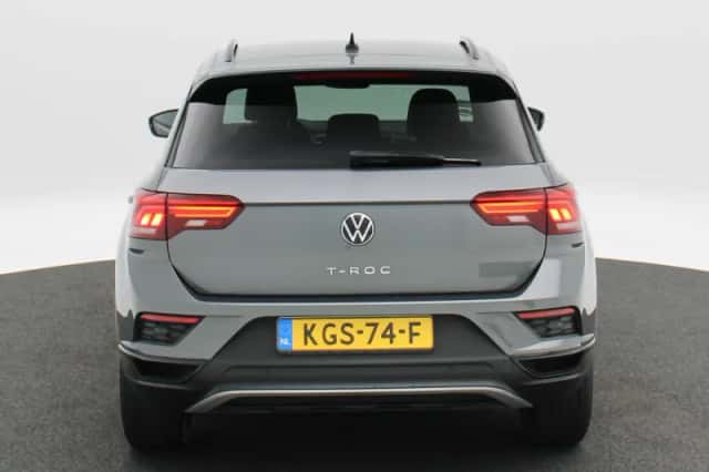 Volkswagen T-Roc (2022) thumbnail 4
