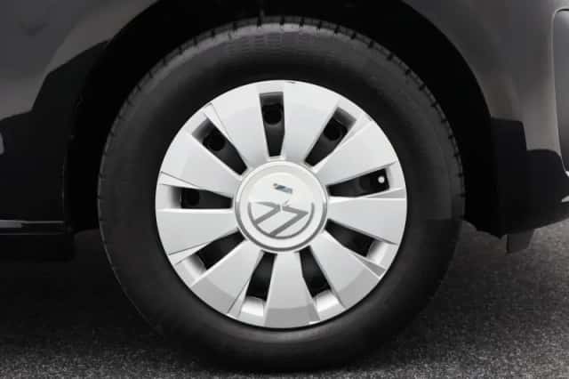 Volkswagen Up! (2023) thumbnail 11