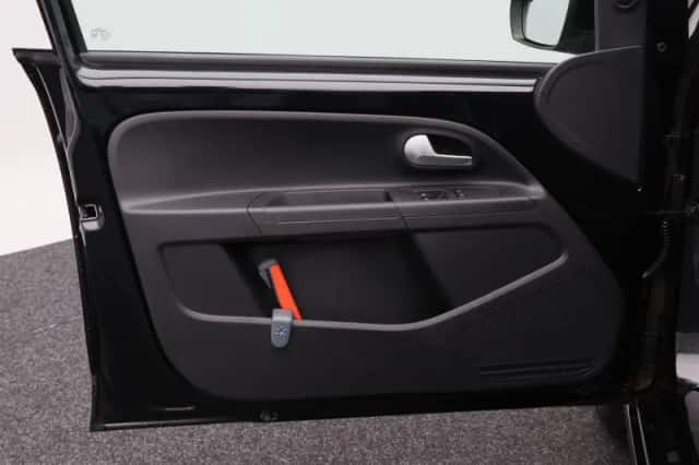Volkswagen Up! (2023) thumbnail 15