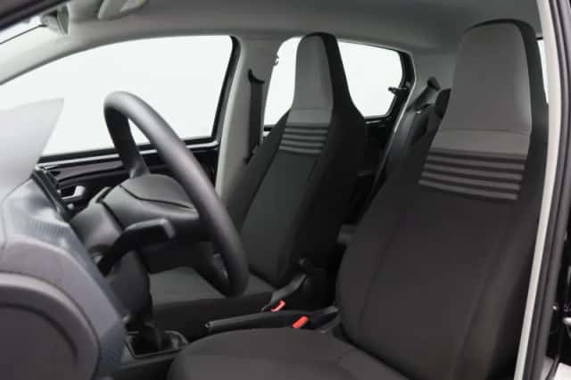 Volkswagen Up! (2023) thumbnail 17