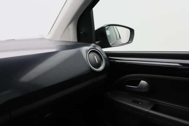 Volkswagen Up! (2023) thumbnail 22