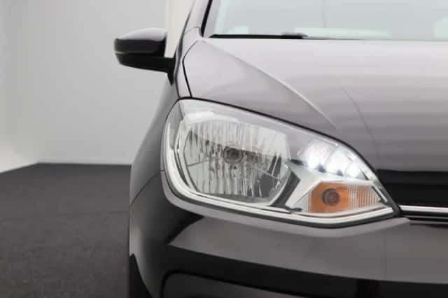 Volkswagen Up! (2023) thumbnail 8