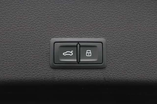 Audi e-tron (2019) thumbnail 17