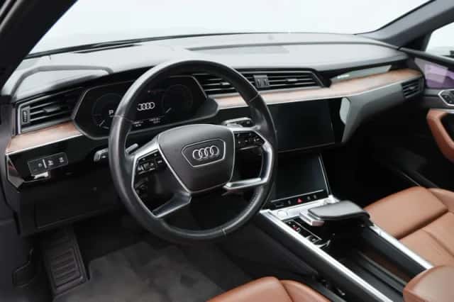 Audi e-tron (2019) thumbnail 3