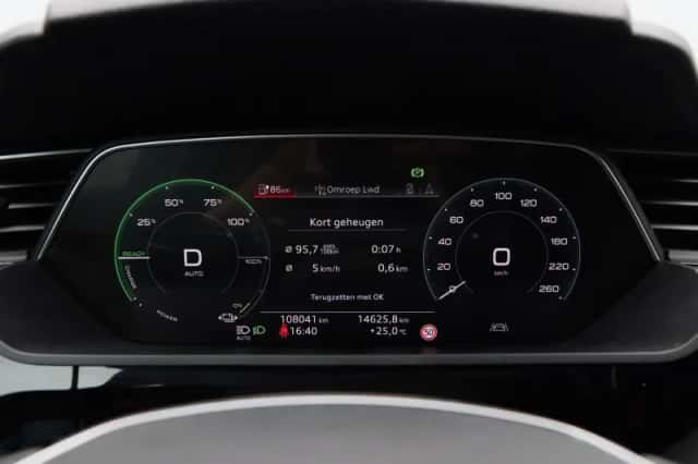 Audi e-tron (2019) thumbnail 28