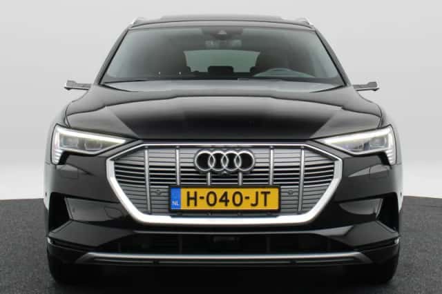 Audi e-tron (2019) thumbnail 4