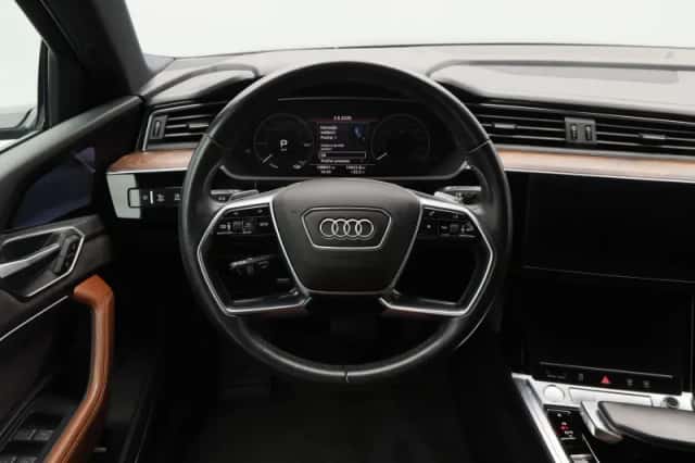 Audi e-tron (2019) thumbnail 39