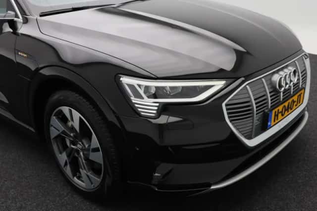 Audi e-tron (2019) thumbnail 10