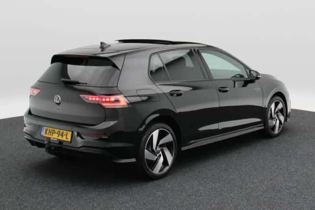 Volkswagen Golf (2025) thumbnail 2