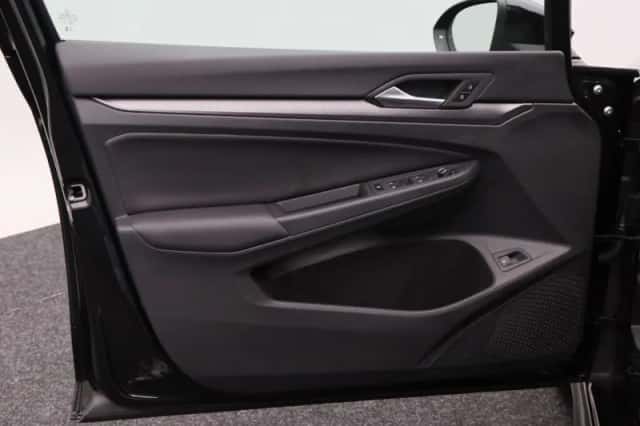 Volkswagen Golf (2025) thumbnail 19