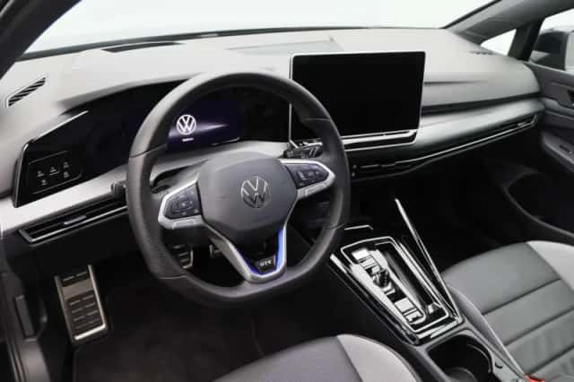 Volkswagen Golf (2025) thumbnail 3
