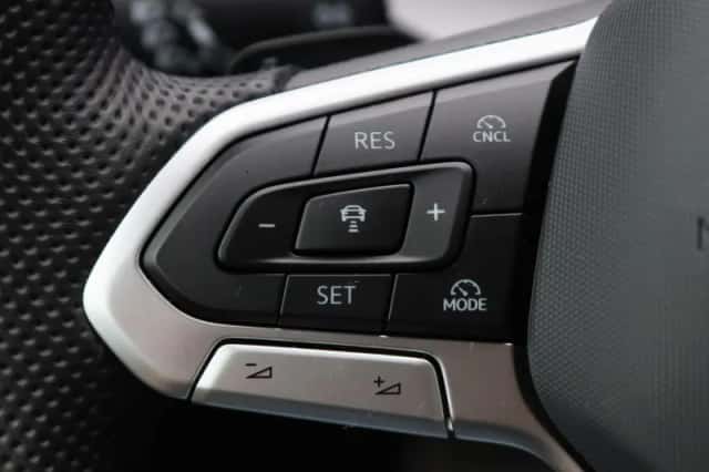 Volkswagen Golf (2025) thumbnail 25