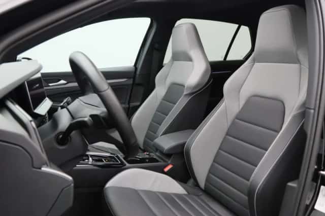 Volkswagen Golf (2025) thumbnail 5