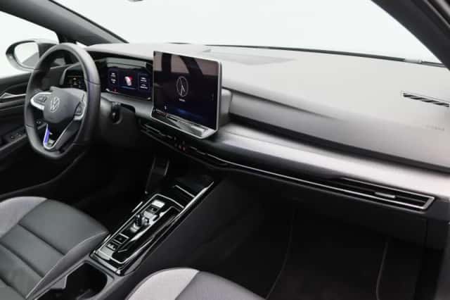 Volkswagen Golf (2025) thumbnail 41
