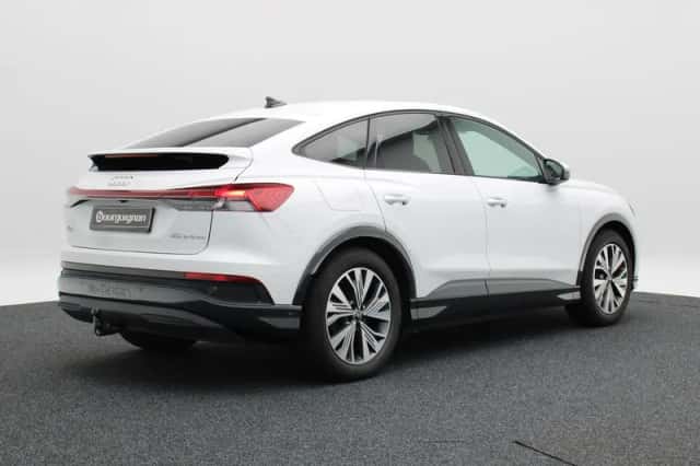 Audi Q4 (2023) thumbnail 2
