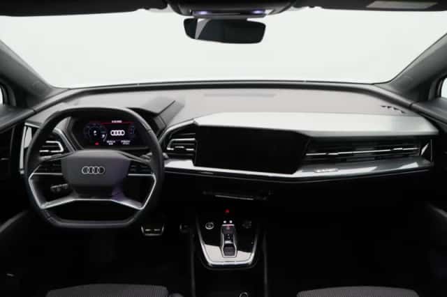 Audi Q4 (2023) thumbnail 12