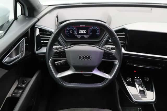 Audi Q4 (2023) thumbnail 13