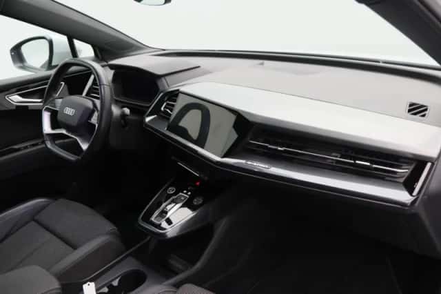 Audi Q4 (2023) thumbnail 16
