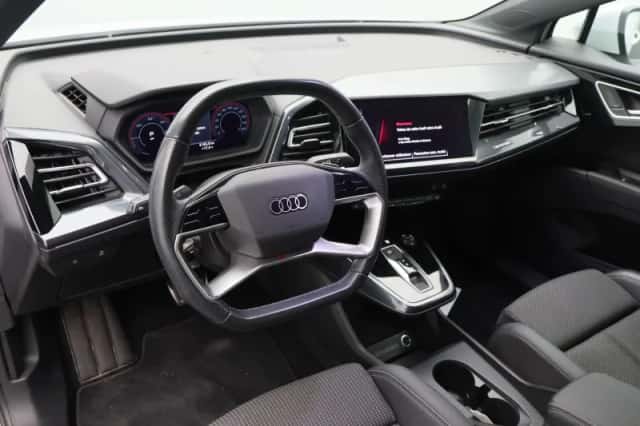 Audi Q4 (2023) thumbnail 3