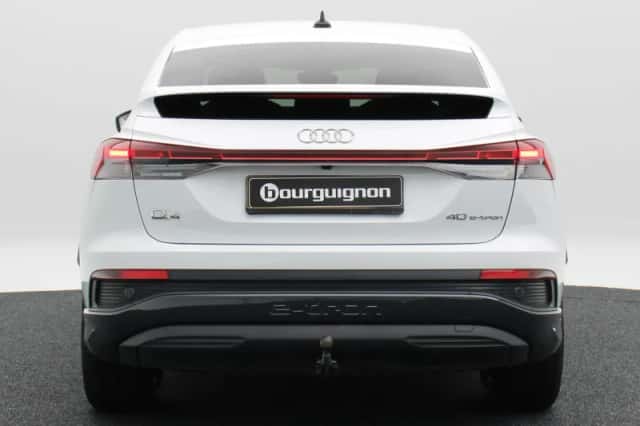 Audi Q4 (2023) thumbnail 5
