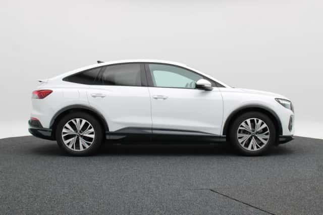 Audi Q4 (2023) thumbnail 6