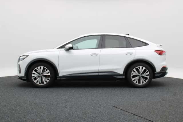 Audi Q4 (2023) thumbnail 7